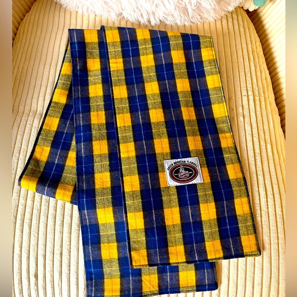 Johnson Woolen Mills Plaid Scarf. New